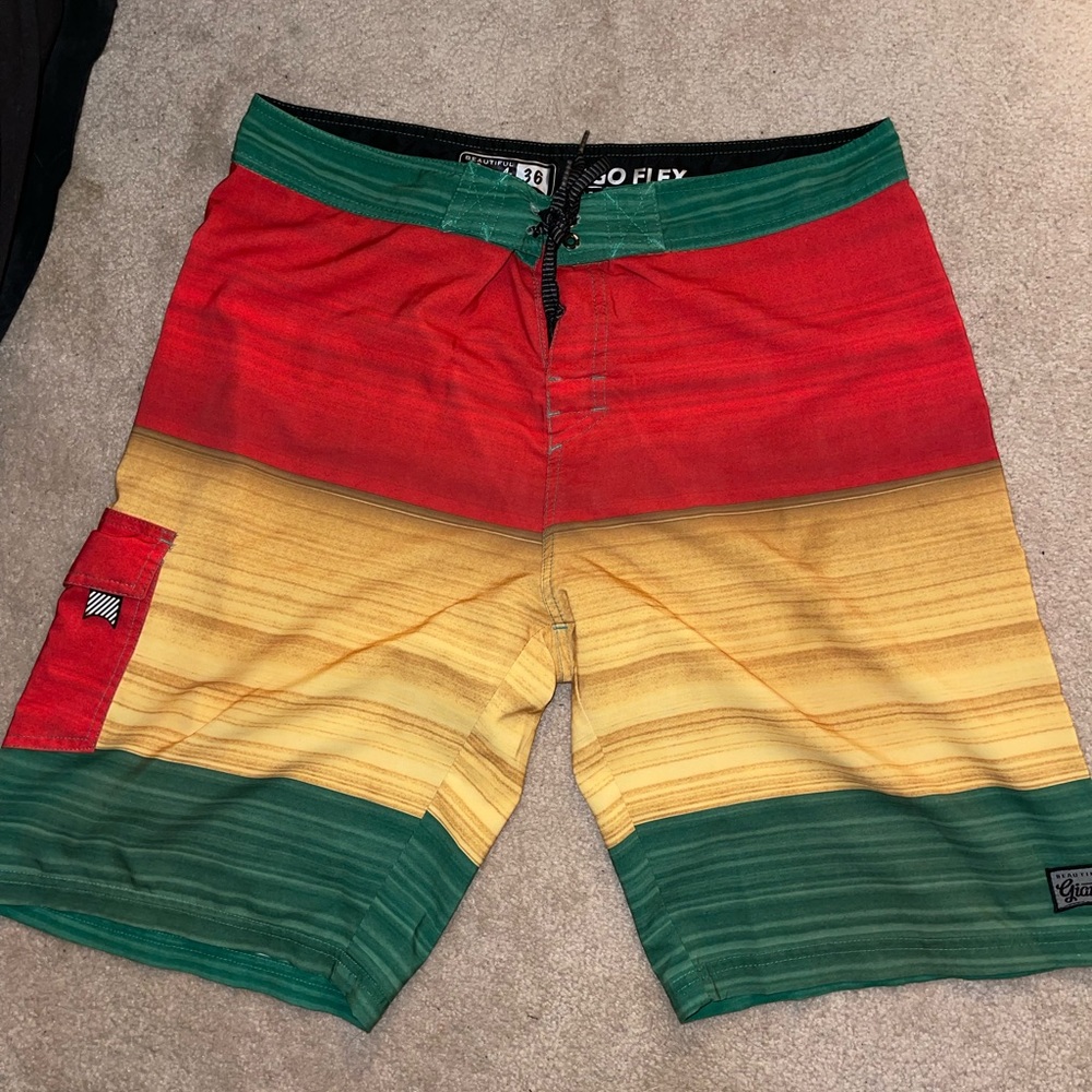 🔵2/$10 or 3/$15 - Men’s Rasta Boardshorts
